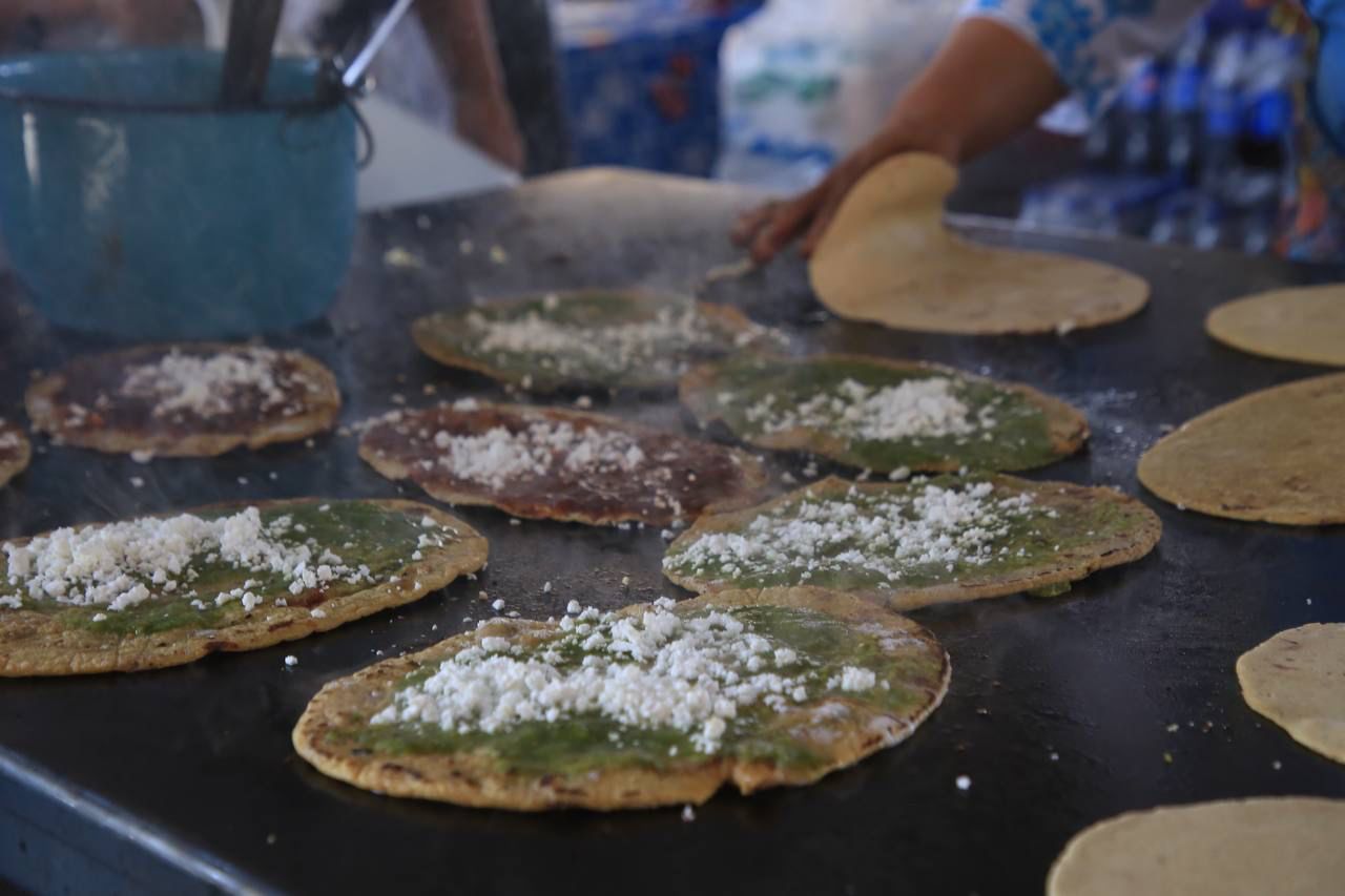 memelas mexican food street