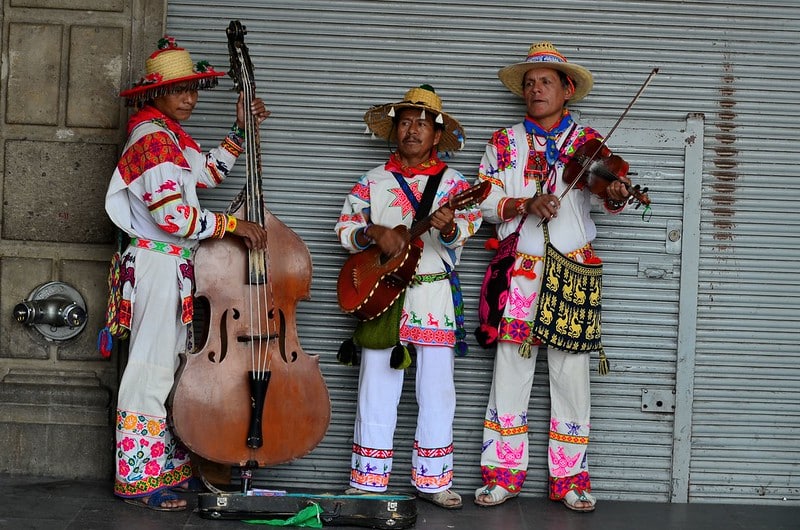 traditional mexican clothing