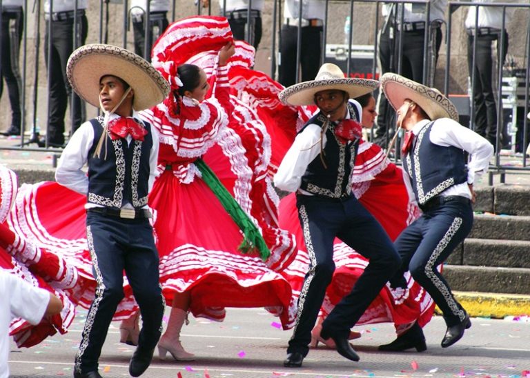 Traditional Mexican Clothing: Mexico’s Prettiest Outfits Revealed