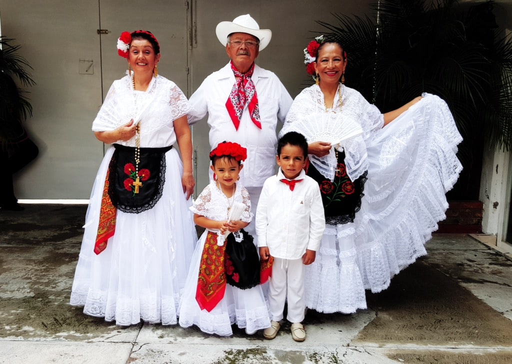 traditional mexican clothing